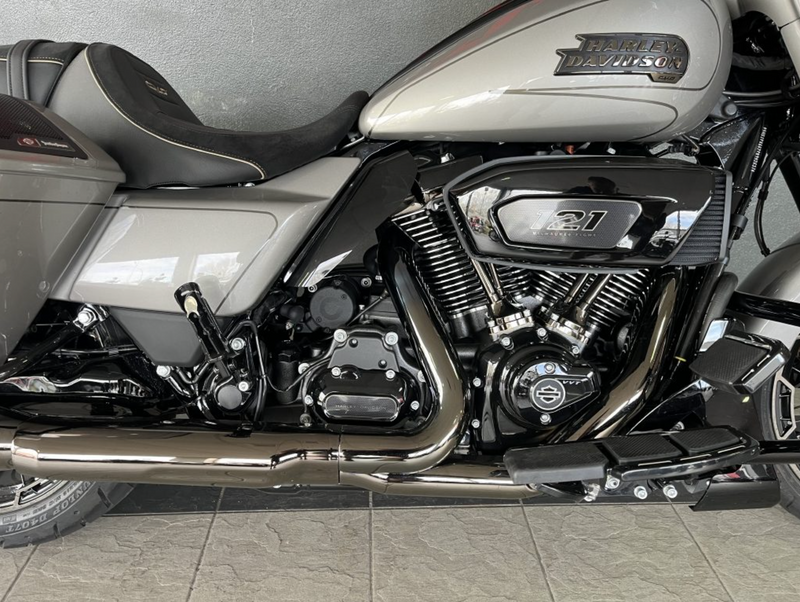 2023 Harley Davidson CVO Street Glide : Stock