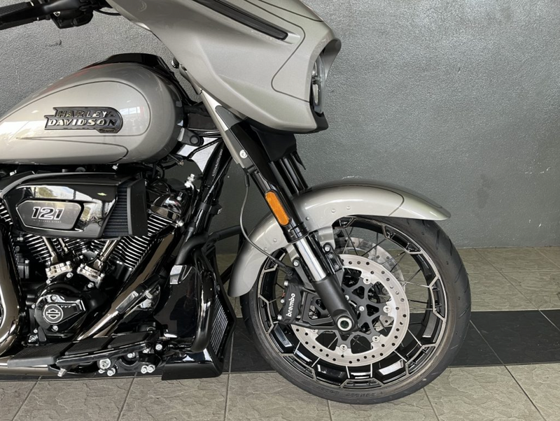 2023 Harley Davidson CVO Street Glide : Stock