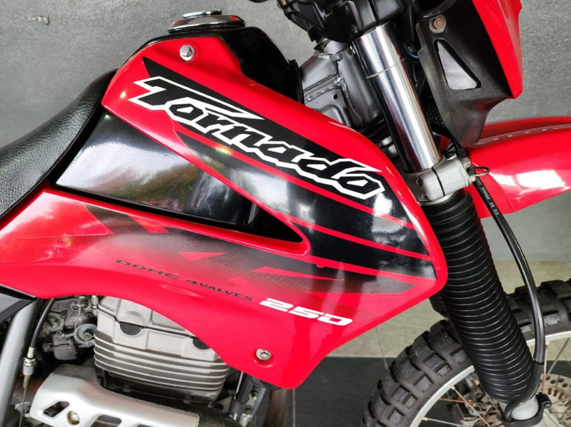 2004 Honda XR250 Tornado : Stock