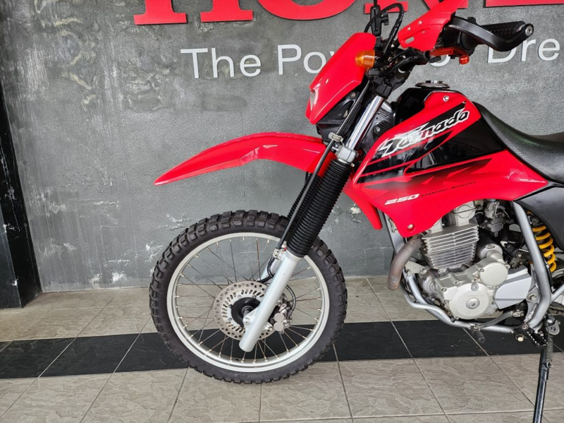 2004 Honda XR250 Tornado : Stock