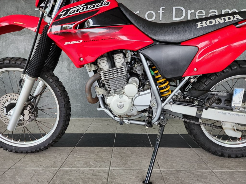 2004 Honda XR250 Tornado : Stock