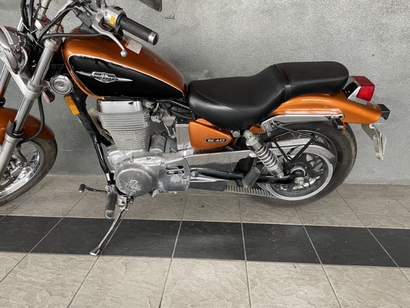 2013 Suzuki LS650 Boulevard S40 : Stock